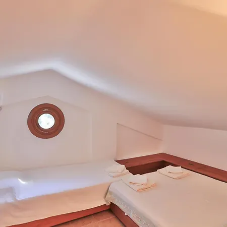 Isinda, Town Centre Villa *