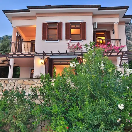 Isinda, Town Centre Villa