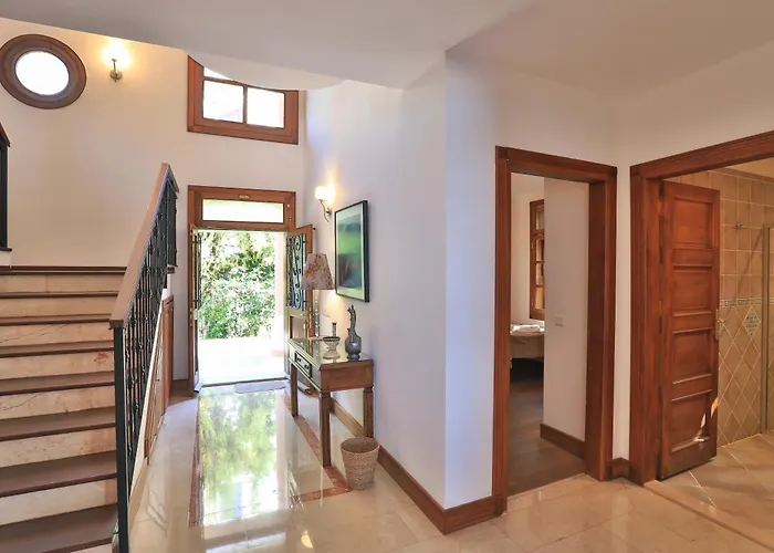 Isinda, Town Centre Βίλα