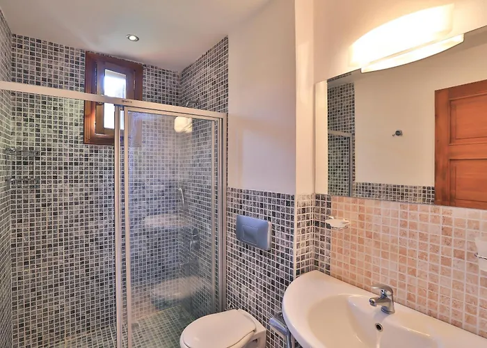 Βίλα Isinda, Town Centre