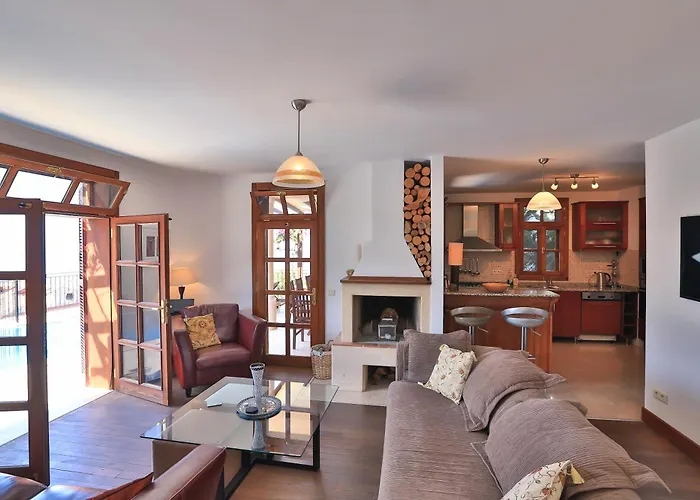 Βίλα Isinda, Town Centre Κας