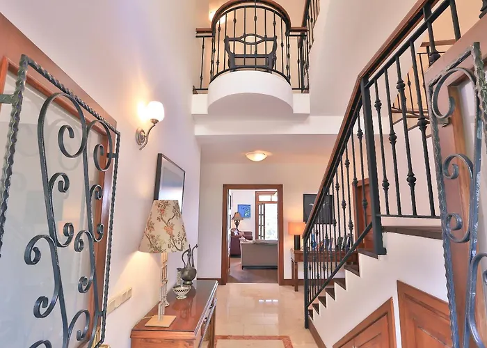 Isinda, Town Centre *