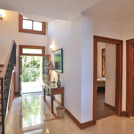 Isinda, Town Centre Villa