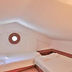 Isinda, Town Centre Villa *