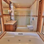 Isinda, Town Centre Villa *